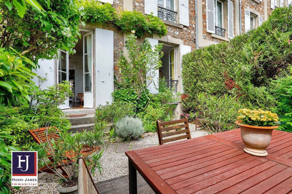 apartment 6 rooms for sale on VERSAILLES (78000)